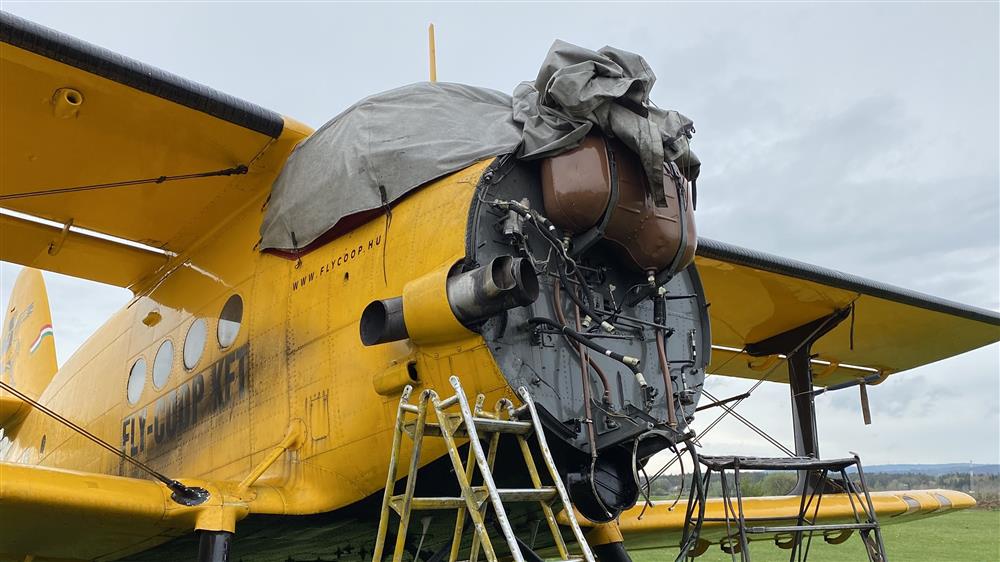 An-2R při výměně motoru (zdroj: archiv autora)